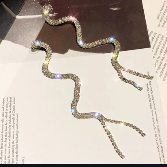 3XHP!! NWT Gorgeous 925 Silver Sparkly Long Curves Earrings! - Picture 5 of 9